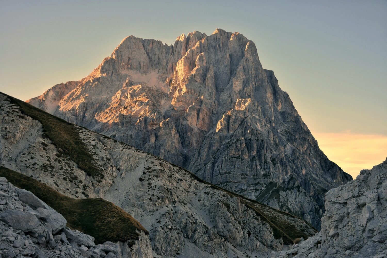Il Gran Sasso nella luce del tramonto